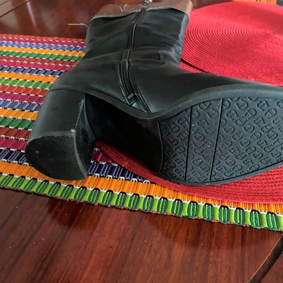 Women's Riding Style Boots - Picture 4 of 6